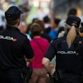Beba stara šest meseci pozitivna na kokain! Policija uhapsila roditelje koji su troje male dece ostavili same u hotelu kako bi…