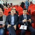 Nišlije se bune što je potrošeno milion dinara za oblaganje dva stara vozila plastičnom travom