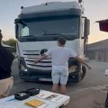 Policija i tužilaštvo i dalje ćute o čoveku koji se kamionom zaleteo na studente