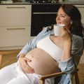 Čaj od brusnice u trudnoći: Da li je bezbedan i kako pomaže