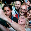 (Video) "Dušo, javiću ti se kasnije": Meloni je držala borbeni govor na proslavi jubileja, a onda joj je zazvonio telefon