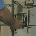 U Kragujevcu otkrivena improvizovana laboratorija i tri zasada marihuane, uhapšen muškarac