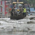 Spasilački helikopteri stižu do nepalskih sela pogođenih poplavom: Pet osoba nestalo