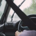VIDEO: Ovako se pravilno sedi za volanom, to bi vam moglo spasiti život