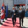 Svečani doček ispred Vlade Vučić: Sa Nehamerom i Orbanom, razmatramo sva bezbednosna pitanja od strateškog značaja za…