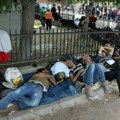 Dveri: Vlast kapitulirala pred migrantskim bandama