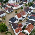 Vatrogasac krenuo da spasi zarobljenu porodicu, pa poginuo, jedna osoba nestala: Haos zbog poplava u Nemačkoj