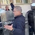 Borko u klinču sa policijom: "Nadigrao" kordon i oslobodio jednog nevinog čoveka (video)