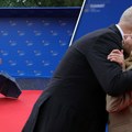 Edi Rama kleknuo, a Meloni mu pošla u zagrljaj: Neobičan doček za italijansku premijerku u Tirani (VIDEO)