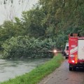(Video) Grom udario u voz, drvo ubilo ženu! Snažno nevreme na severu Italije: Olujni vetar rušio sve pred sobom, građani…