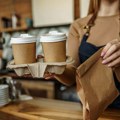 Evo zašto je kafa za poneti jeftinija od šoljice koju pijete u kafiću