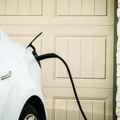 Automobilski haos: Električni snovi se ruše, a benzinci se vraćaju na velika vrata?