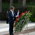 Brnabić položila venac na grob Hejdera Alijeva i na spomenik "Večni plamen" u Bakuu
