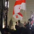 Haos u Tbilisiju! Demonstranti upali u predsedničku rezidenciju, specijalci ih zaustavljali biber sprejom (video)