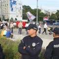 Tenzije na Slaviji: Kordon policije razdvajao studente i SNS aktiviste, oglasio se Vučić