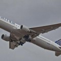 Užas na aerodromu u Indoneziji: Radnici u trapu aviona pronašli telo mladića!