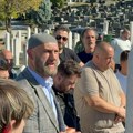 Govor hodže rasplakao Halidovog sina na grobu: Dino se potpuno slomio, sin se ne odvaja od njega