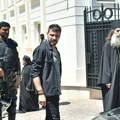 "Nedostaje nam Laušević" Na snimanju akcionih scena "Državnog službenika" Miodrag Dragičević se pridružio ekipi i ima zavoj na…