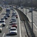 Kolona od Autokomande do Mostara: Zastoj na auto-putu ka Novom Sadu, saobraćaj se odvijao usporeno