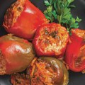 Punjene paprike na drugačiji način. Da li ste probali paprike sa mesom i suvim grožđem? Gomex magazin - Punjene paprike…