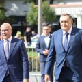 Dodik odlikovao premijera Srbije Ordenom Republike Srpske na lenti /foto, video/