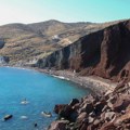 VIDEO: Tokom zemljotresa stene zatrpale poznatu plažu na Santoriniju