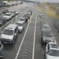 Dobre vesti za one koji kreću na more Nema gužve na granicama za putnička vozila, ali kamioni čekaju satima