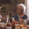 Otkrivena tajna scene iz filma "Goodfellas": Nisu imali scenario, bakica u bade mantilu postala hit zbog jedne stvari