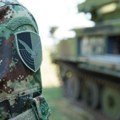 Dok je trajala parada, mladi vojnik je imao plan: Neverovatan snimak! Evo šta je izvukao iz uniforme