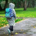 Dečja kabanica se povlači sa srpskog tržišta Postoji rizik od davljenja (foto)