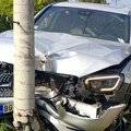Mercedesom se zakucao u banderu: Saobraćajna nesreća kod Velike Plane: Prednji deo vozila uništen (foto)