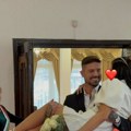 Oženio se MC Stojan: Organizovao tajno venčanje, mladu u naručju izneo iz sale (foto)