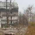 Prvi snimci zauzetog pokrovska Rusi mirno šetaju razrušenim gradom, izgleda kao da je protutnjala apokalipsa (video)