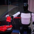 Tesla planira prodaju humanoidnih robota već 2027, poručuje Musk iz Davosa