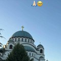 Pevačica na ivici suza ispred Hrama Svetog Save: Ispred nje reka ljudi, satima čekala da celiva pojas (foto)
