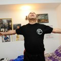 Milionski tiraži, pa sinovljevi kockarski dugovi i nož u leđa od bivše: Pevač je bio jedan od najtraženijih, a danas jedva…