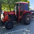 Ivan obilazi svet na traktoru iz doba SFRJ: Zastao na jugu Srbije, a svadbenu povorku nikada neće zaboraviti