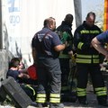 Heroji Batajnice u noćnoj drami: Vatrogasci-spasioci kroz prozor iz buktinje izukli roditelje i dete!
