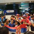 Filipinci čekali u redu da se slikaju sa Srbima: Naši navijači im dali samo jedan uslov