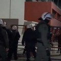 Haos na derbiju Olimpijakos - pao: Suzavac prekinuo meč, policajcu se bore za život, uhapšene 424 osobe