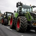 FOTO, VIDEO: Nezadovoljni poljoprivrednici dovezli traktore u centar Berlina