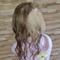 Devojčica iz Leskovca zbunila nauku, rastu joj 3 vrste kose – ravna, kovrdžava i loknasta