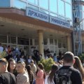 Studenti Državnog univerziteta u Novom Pazaru odaju poštu poginulima u Novom Sadu