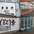 Ružnim grafitima išarani zidovi SC ‘’Lagator’’: Drugi put u nekoliko dana (foto)