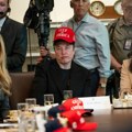 Tesla demantuje spekulacije: Mask ostaje na čelu kompanije uprkos angažmanu u Trampovoj administraciji