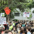 Veliki protest ispred Medicinskog u Nišu u ponedeljak: Dekan preti studentima u blokadi, njegovu smenu traži 350 nastavnika i…