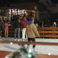 Vranje dobija ledenu bajku: Počelo sa radom novogodišnje klizalište, poklon karte osnovcima