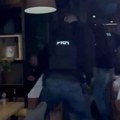 Specijalci UKP-a uleteli u restoran: Pogledajte hapšenje "Kavčanina" u Beogradu, nije stigao ni da trepne!