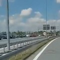 (Video) Ogromne gužve na "Milošu Velikom": Kod naplatne rampe Lajkovac nepregledne kolone vozila, čeka se kao na granici