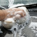 Stručnjaci upozoravaju: Ovu grešku skoro svi prave dok peru auto, a može ozbiljno da našteti